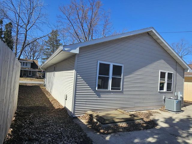 1906 MITCHELL STREET, Oshkosh, WI 54901