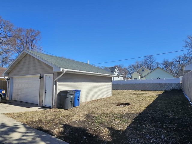 1906 MITCHELL STREET, Oshkosh, WI 54901