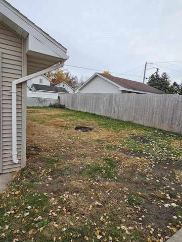 1906 MITCHELL STREET, Oshkosh, WI 54901