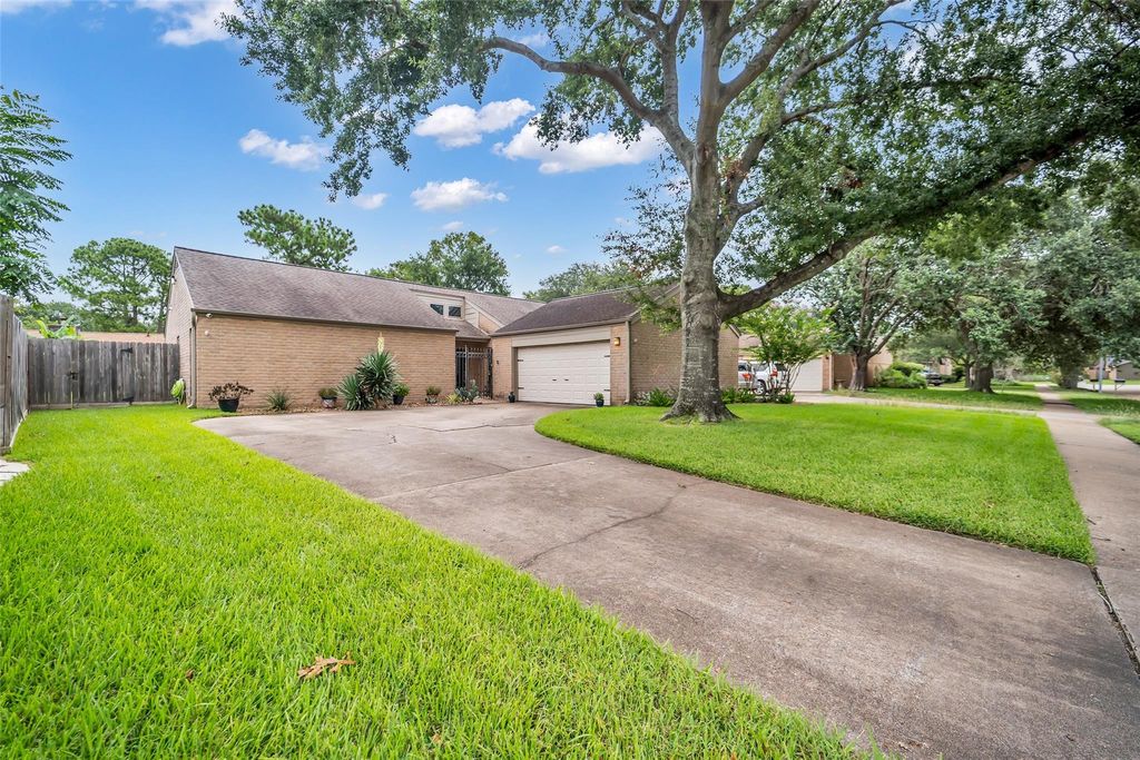 1018 Apache Falls Drive, Katy, TX 77450