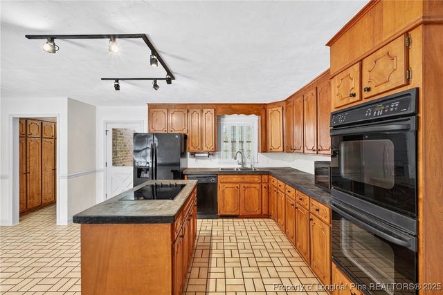 615 E 3rd Avenue, Red Springs, NC 28377