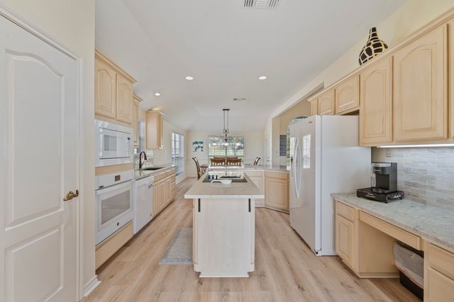 1605 Crow Creek Drive, Granbury, TX 76049
