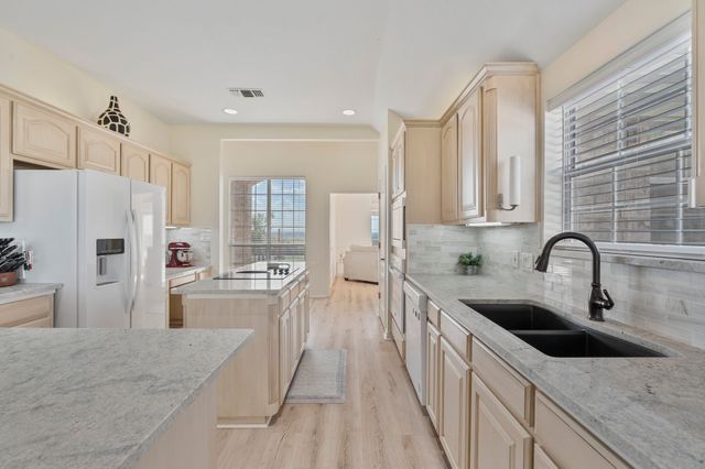 1605 Crow Creek Drive, Granbury, TX 76049