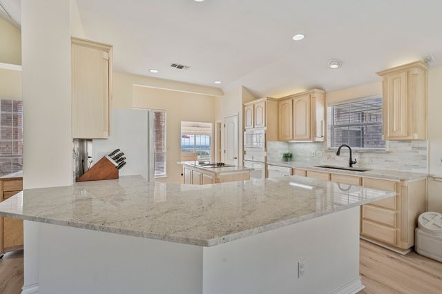 1605 Crow Creek Drive, Granbury, TX 76049