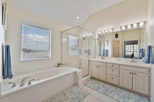 1605 Crow Creek Drive, Granbury, TX 76049