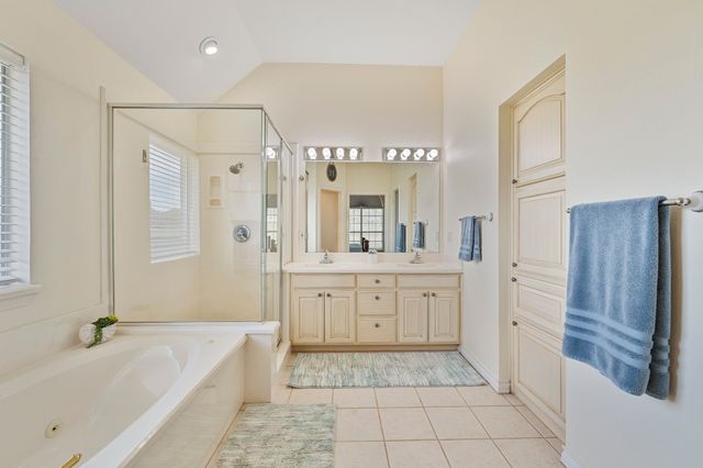 1605 Crow Creek Drive, Granbury, TX 76049