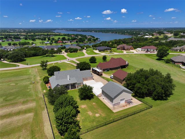 1605 Crow Creek Drive, Granbury, TX 76049