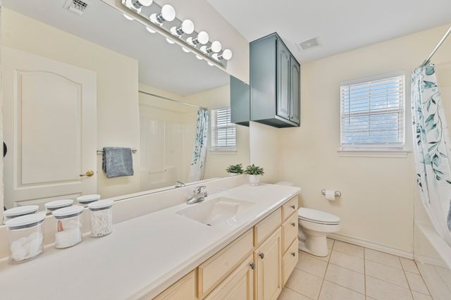 1605 Crow Creek Drive, Granbury, TX 76049