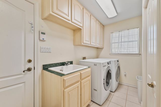1605 Crow Creek Drive, Granbury, TX 76049