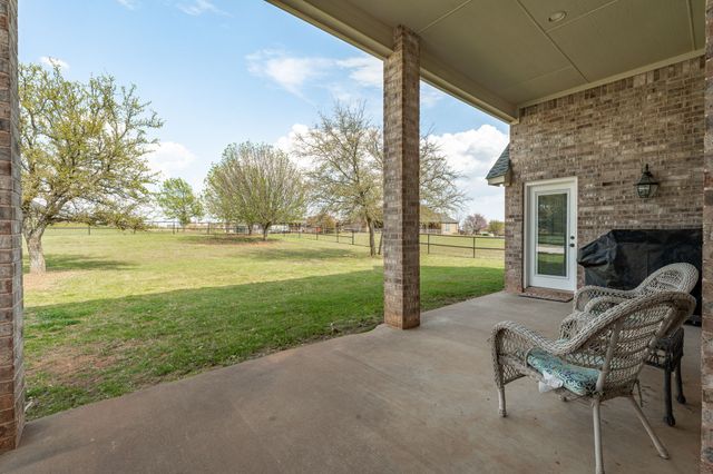 1605 Crow Creek Drive, Granbury, TX 76049