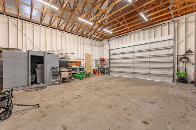 1605 Crow Creek Drive, Granbury, TX 76049