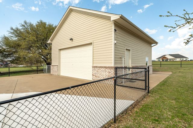 1605 Crow Creek Drive, Granbury, TX 76049
