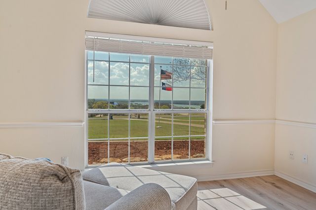 1605 Crow Creek Drive, Granbury, TX 76049