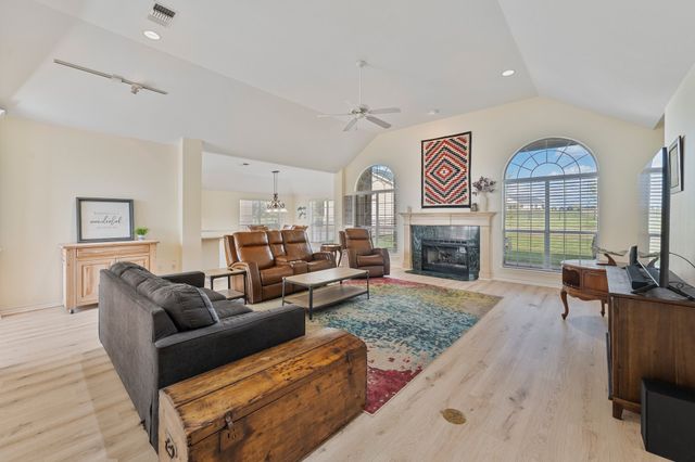 1605 Crow Creek Drive, Granbury, TX 76049