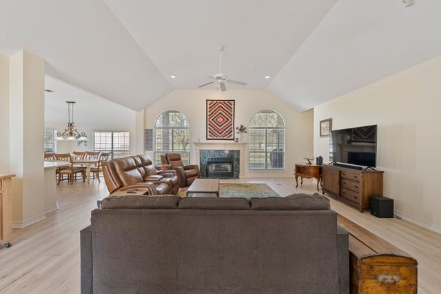 1605 Crow Creek Drive, Granbury, TX 76049