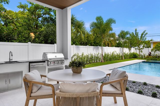 707 Lake Avenue N, Delray Beach, FL 33483