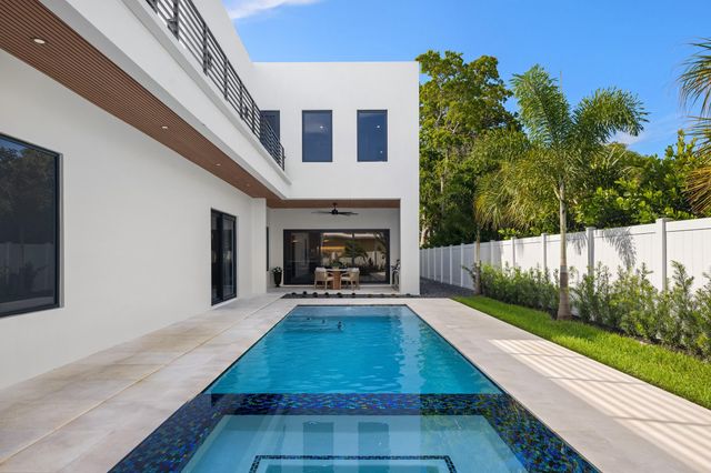 707 Lake Avenue N, Delray Beach, FL 33483