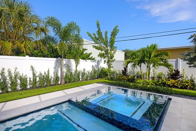 707 Lake Avenue N, Delray Beach, FL 33483