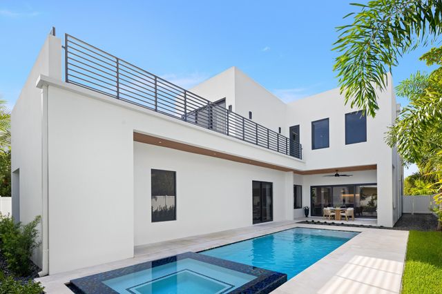 707 Lake Avenue N, Delray Beach, FL 33483