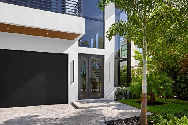 707 Lake Avenue N, Delray Beach, FL 33483