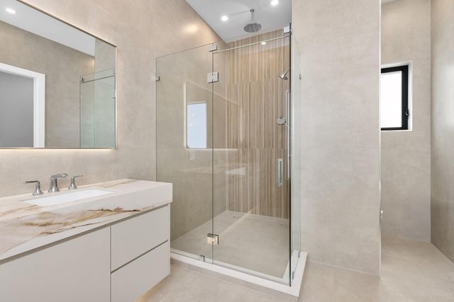 707 Lake Avenue N, Delray Beach, FL 33483
