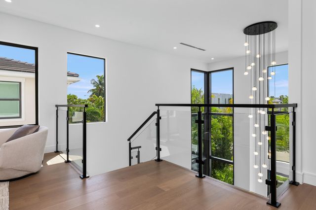 707 Lake Avenue N, Delray Beach, FL 33483