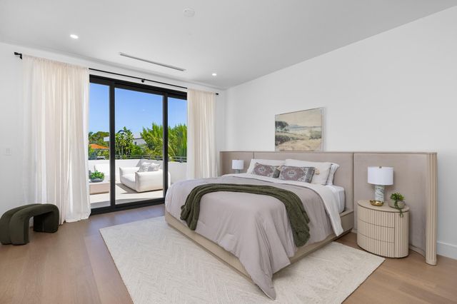 707 Lake Avenue N, Delray Beach, FL 33483