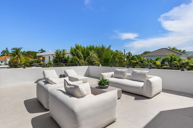 707 Lake Avenue N, Delray Beach, FL 33483