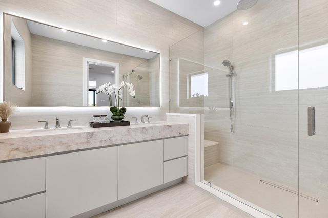 707 Lake Avenue N, Delray Beach, FL 33483