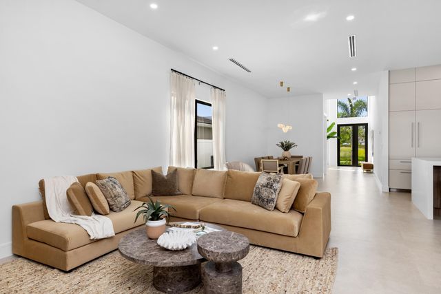 707 Lake Avenue N, Delray Beach, FL 33483