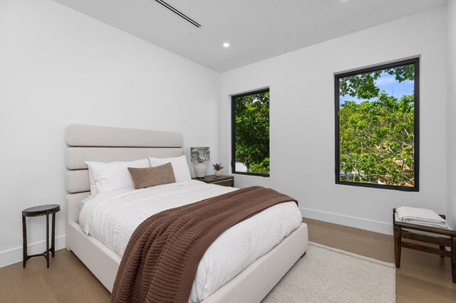 707 Lake Avenue N, Delray Beach, FL 33483