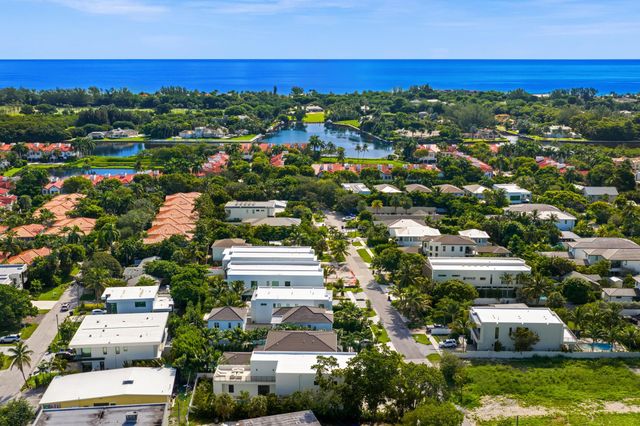 707 Lake Avenue N, Delray Beach, FL 33483