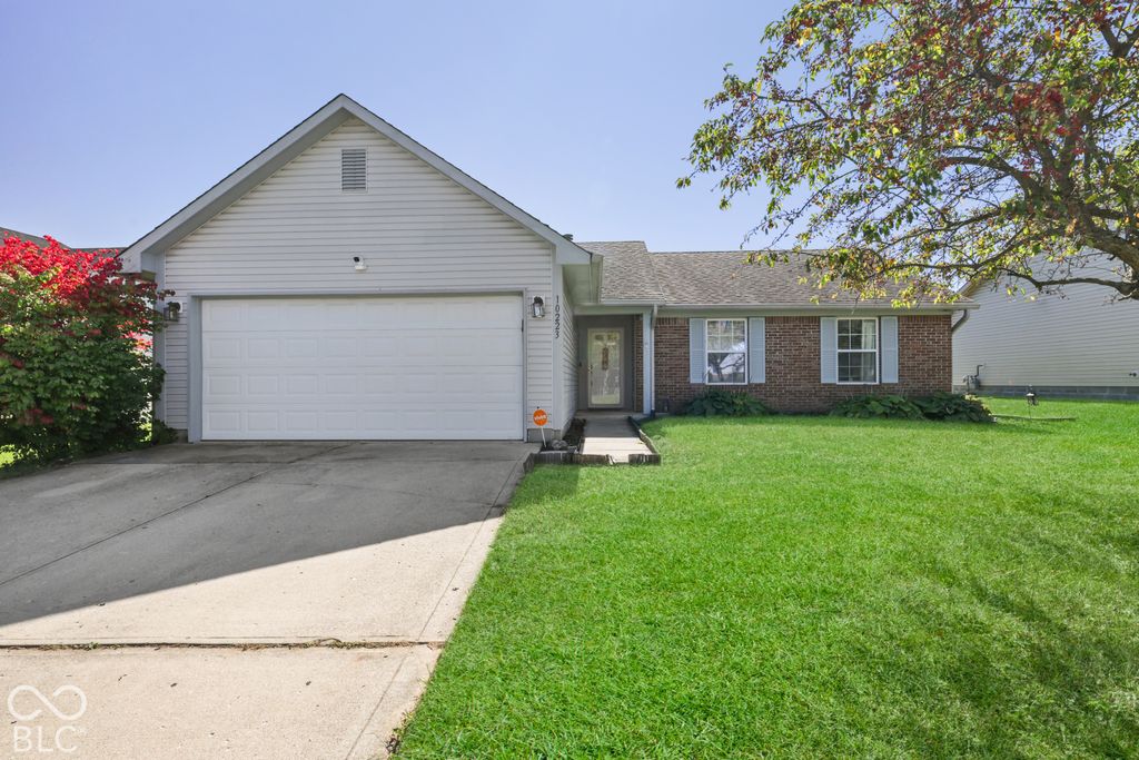 10223 Park Valley, Indianapolis, IN 46229