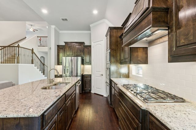 807 Dove Trail, Euless, TX 76039