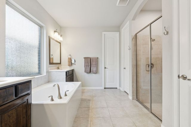 807 Dove Trail, Euless, TX 76039