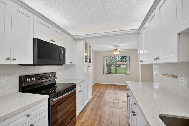 6105 Fairfield Circle, Greenacres, FL 33463