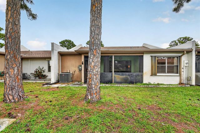6105 Fairfield Circle, Greenacres, FL 33463