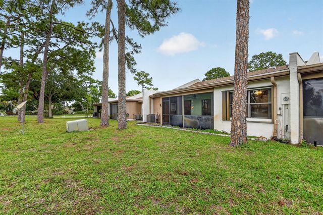 6105 Fairfield Circle, Greenacres, FL 33463