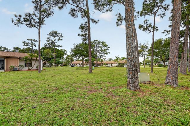 6105 Fairfield Circle, Greenacres, FL 33463