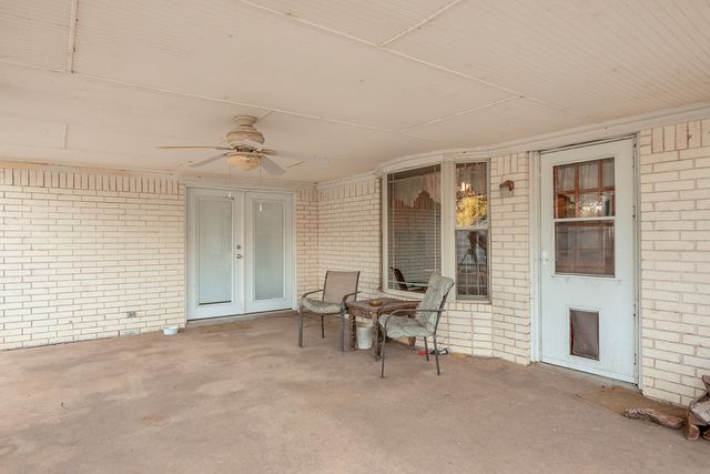 302 N Shore Drive, Brady, TX 76825