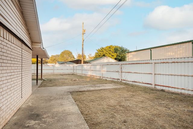 302 N Shore Drive, Brady, TX 76825