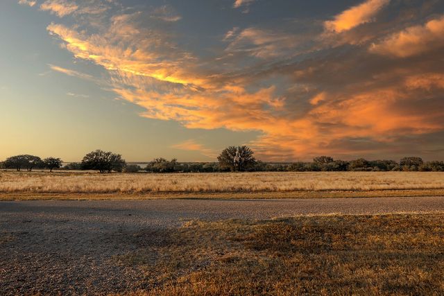 302 N Shore Drive, Brady, TX 76825