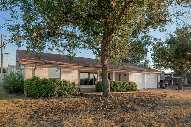 302 N Shore Drive, Brady, TX 76825