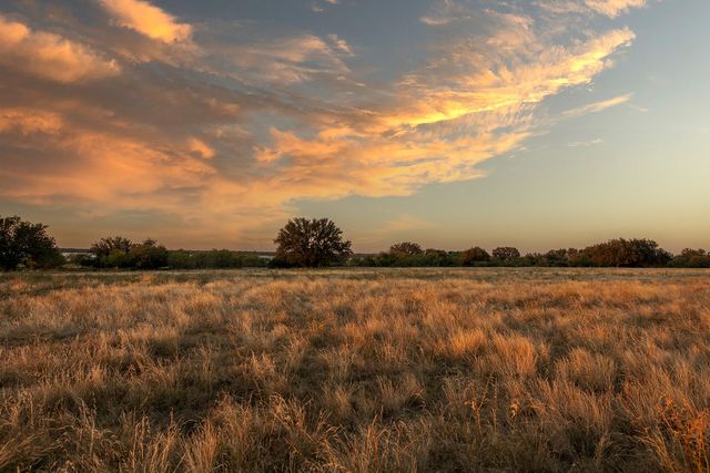 302 N Shore Drive, Brady, TX 76825