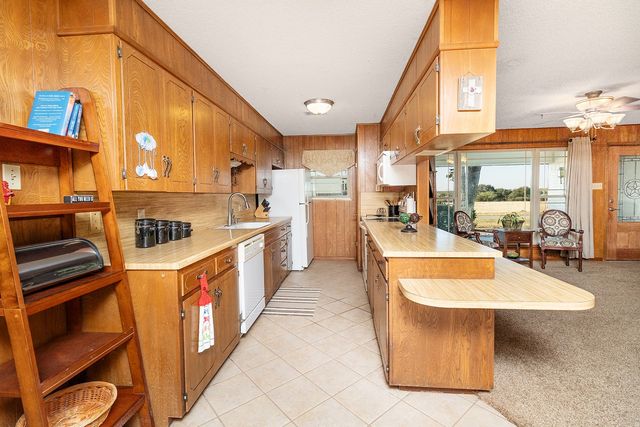 302 N Shore Drive, Brady, TX 76825