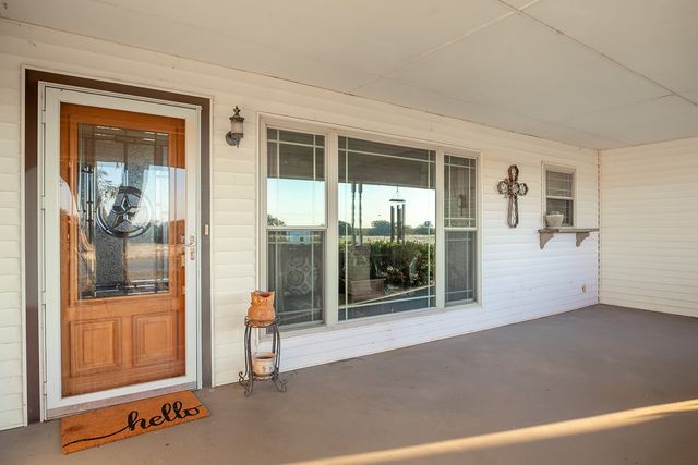 302 N Shore Drive, Brady, TX 76825