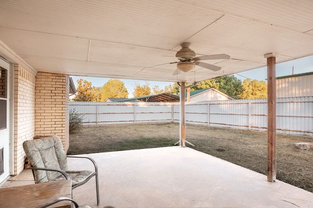 302 N Shore Drive, Brady, TX 76825