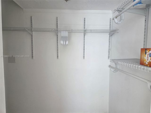 1700 NE 191st St 100, Miami, FL 33179