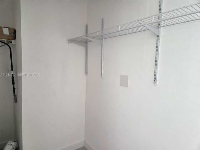 1700 NE 191st St 100, Miami, FL 33179