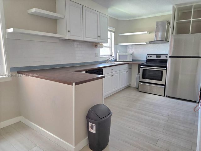 1700 NE 191st St 100, Miami, FL 33179